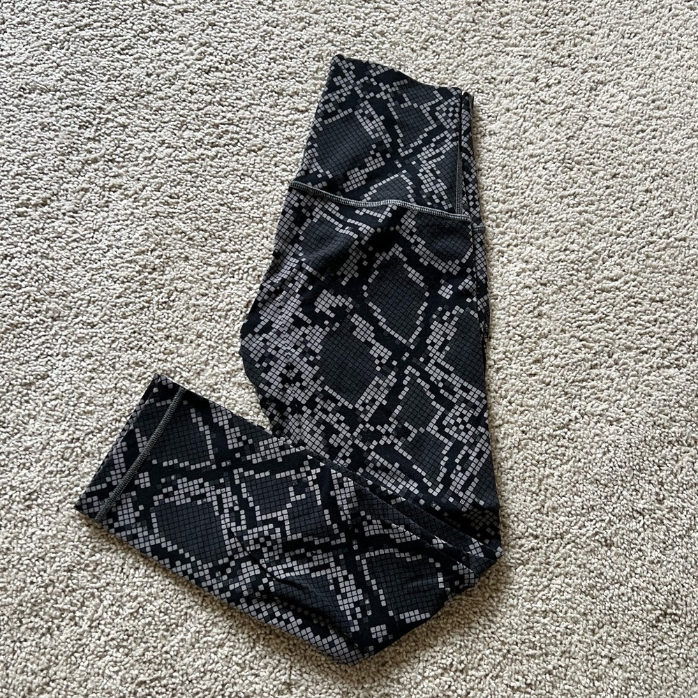 Lululemon Snake Crops - Picture 5 of 5